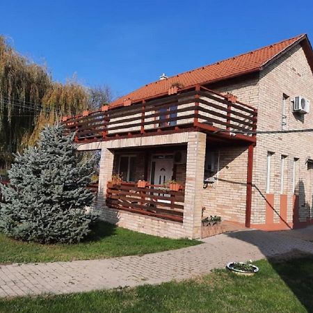 Ponty-Poronty Vendeghaz Hotel Nagybaracska Exterior foto
