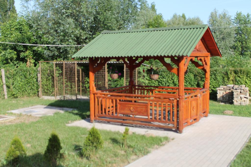 Ponty-Poronty Vendeghaz Hotel Nagybaracska Exterior foto